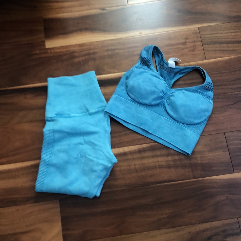 AVOCADO MADE IN LOS ANGELES SPORTS BRA AND LEGGINGS HAND DYED SIZE XS-S